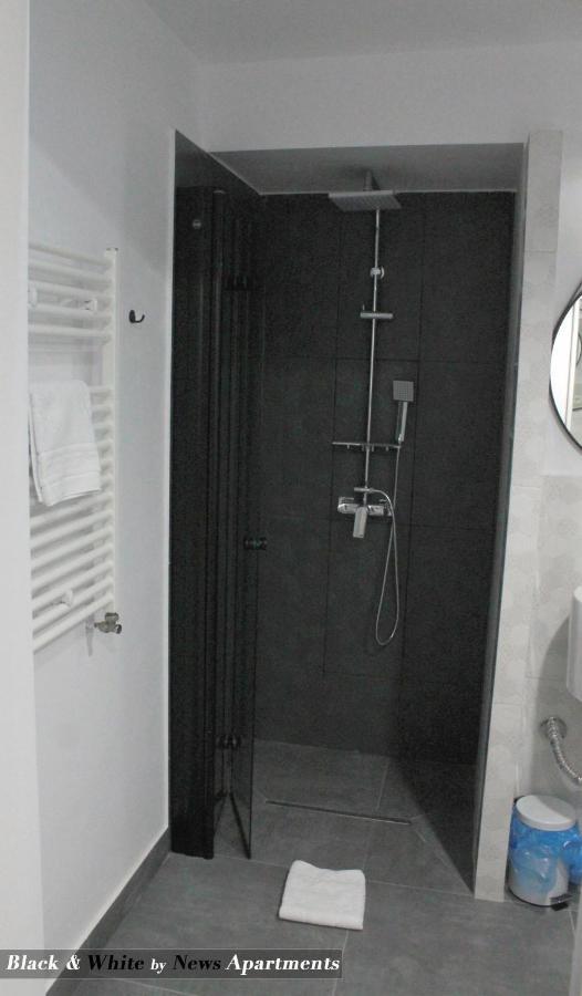 Black & White - News Apartment Bukarest Eksteriør billede
